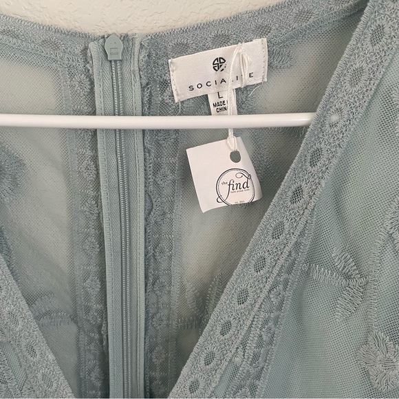 Socialite Plunging Lace Romper Jumpsuit Green Mine Women's Size Large NWT - Picture 6 of 14